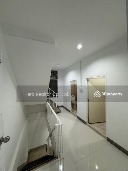 For Rent - For Rent Bangkok Shop House Pan Bang Rak BTS Surasak BRE25777, Bangkok