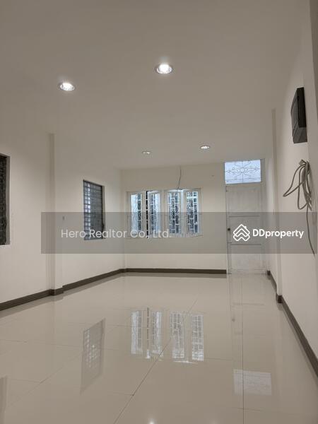 For Rent - For Rent Bangkok Shop House Pan Bang Rak BTS Surasak BRE25777, Bangkok
