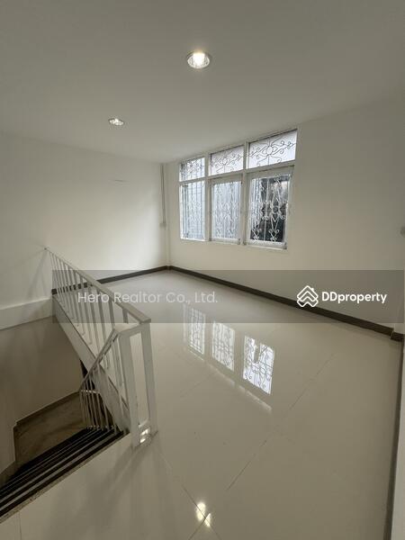 For Rent - For Rent Bangkok Shop House Pan Bang Rak BTS Surasak BRE25777, Bangkok