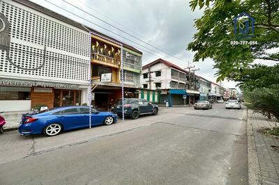 ขาย - อาคารพาณิชย์ 3ชั้น ถนนนวนคร1 ซอยไทยธานี ใกล้นิคมอุตสาหกรรมนวนคร, ปทุมธานี