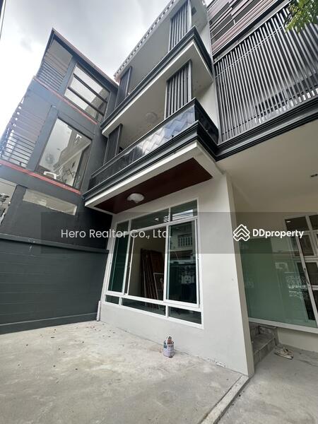 For Rent - For Rent Home Office Sukhumvit BTS Phra Khanong Klong Toei BRE1243, Bangkok