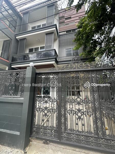 For Rent - For Rent Home Office Sukhumvit BTS Phra Khanong Klong Toei BRE1243, Bangkok