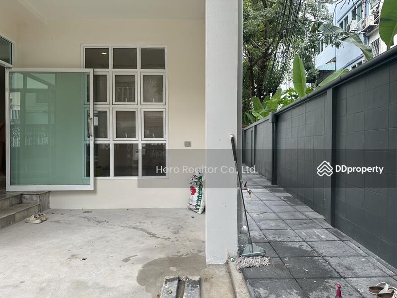 For Rent - For Rent Home Office Sukhumvit BTS Phra Khanong Klong Toei BRE1243, Bangkok