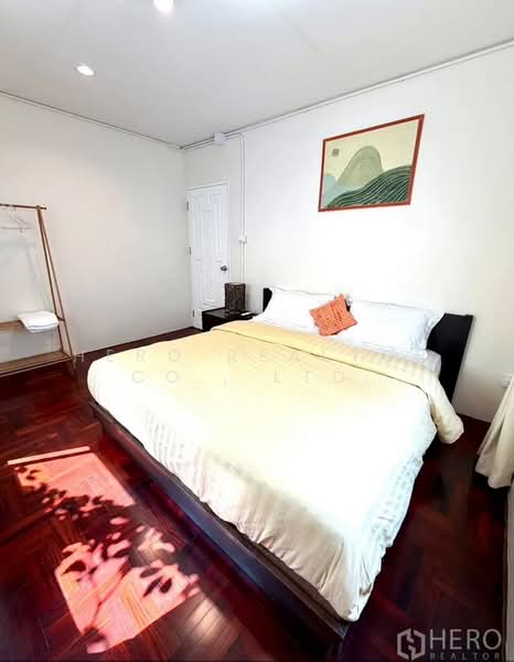 For Rent - For Rent Home Office Sukhumvit BTS Phra Khanong Klong Toei BRE1243, Bangkok