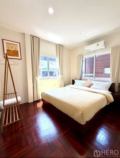 For Rent - For Rent Home Office Sukhumvit BTS Phra Khanong Klong Toei BRE1243, Bangkok