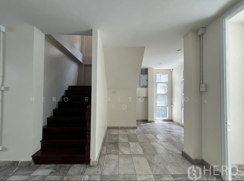 For Rent - For Rent Home Office Sukhumvit BTS Phra Khanong Klong Toei BRE1243, Bangkok