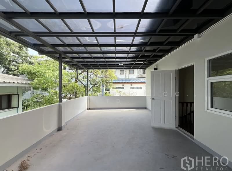 For Rent - For Rent Home Office Sukhumvit BTS Phra Khanong Klong Toei BRE1243, Bangkok