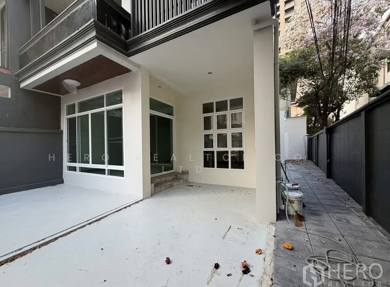 For Rent - For Rent Home Office Sukhumvit BTS Phra Khanong Klong Toei BRE1243, Bangkok