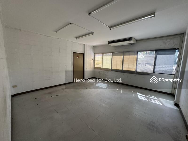 For Rent - For Rent Bangkok 2 Storey Warehouse with Office & Aircon Bang Na BTS Udom Suk / Bang Na BRE25570, Bangkok