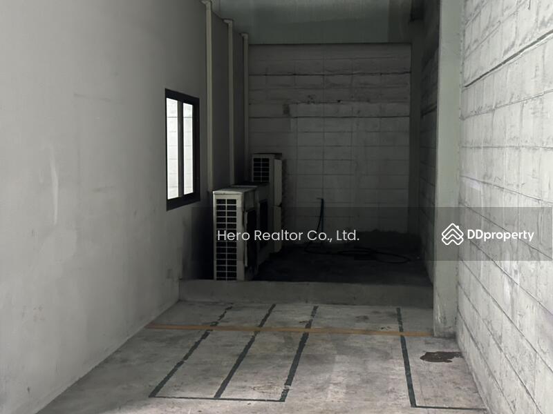 For Rent - For Rent Bangkok 2 Storey Warehouse with Office & Aircon Bang Na BTS Udom Suk / Bang Na BRE25570, Bangkok