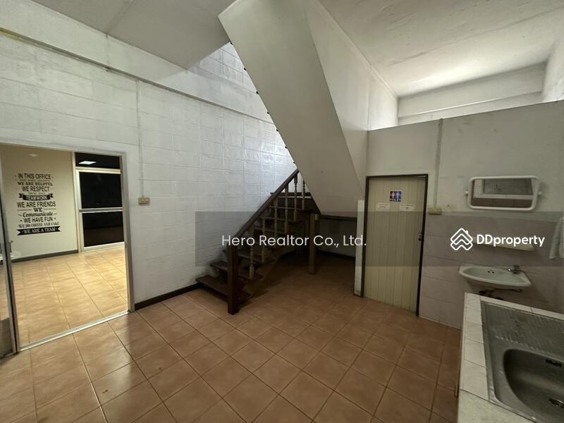 For Rent - For Rent Bangkok 2 Storey Warehouse with Office & Aircon Bang Na BTS Udom Suk / Bang Na BRE25570, Bangkok