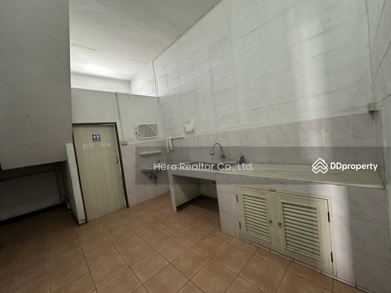 For Rent - For Rent Bangkok 2 Storey Warehouse with Office & Aircon Bang Na BTS Udom Suk / Bang Na BRE25570, Bangkok