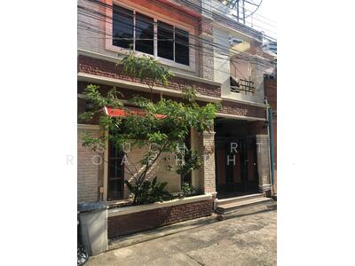 ขาย - ขาย ทาวน์เฮ้าส์ 2 ชั้น 28 ตรว. @สุขุมวิท 39 ย่านพร้อมพงษ์, กรุงเทพ