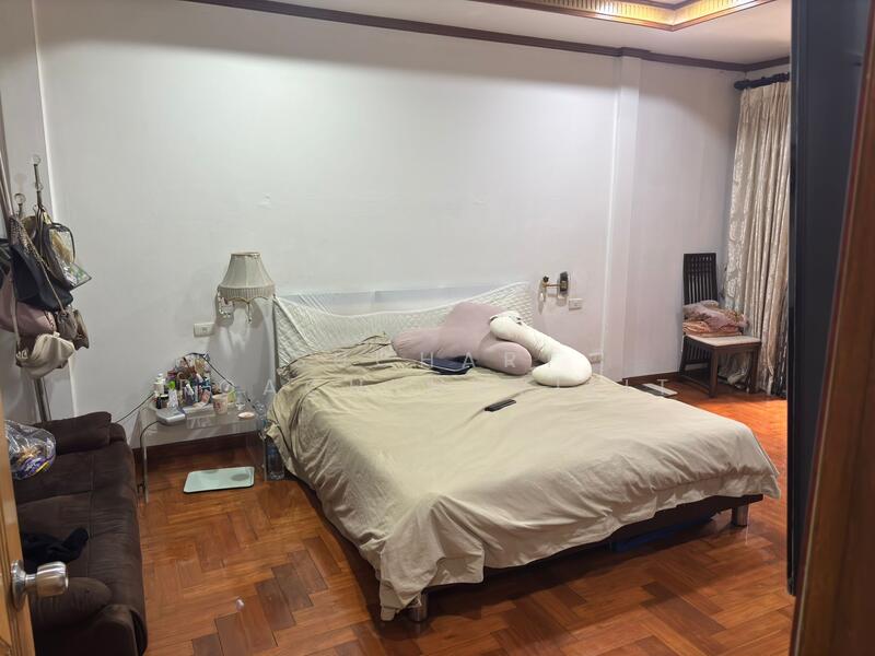 ขาย - ขาย ทาวน์เฮ้าส์ 2 ชั้น 28 ตรว. @สุขุมวิท 39 ย่านพร้อมพงษ์, กรุงเทพ