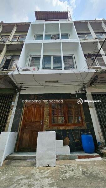 ขาย - ตึกแถว 4 ชั้นใกล้วงเวียนใหญ่ ถนนประชาธิปก แขวงหิรัญรูจิ เขตธนบุรี กทม, กรุงเทพ