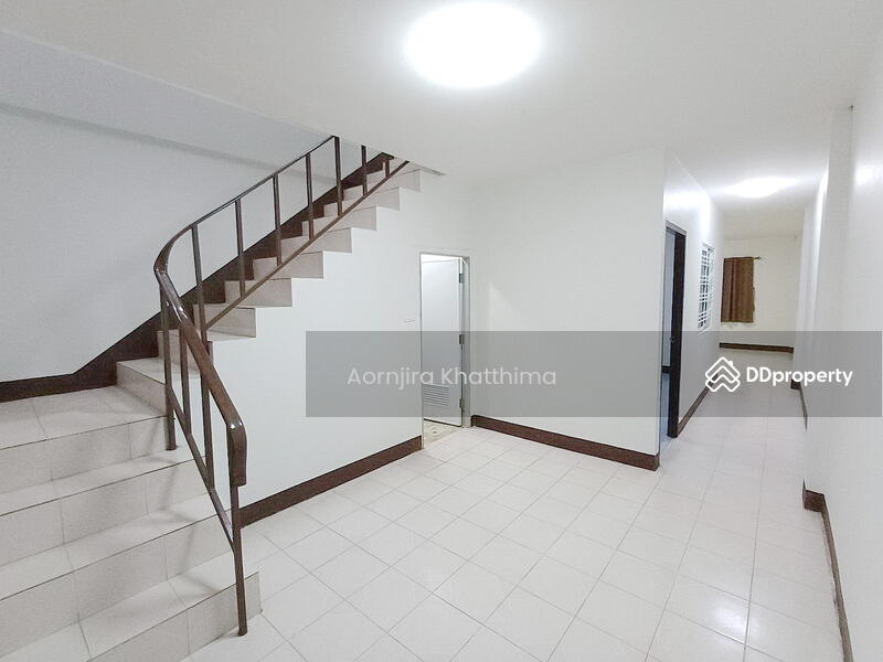 For Sale - 2-Storey Townhome for Sale, Prime Location in San Kamphaeng, Chiang Mai, Chiang Mai