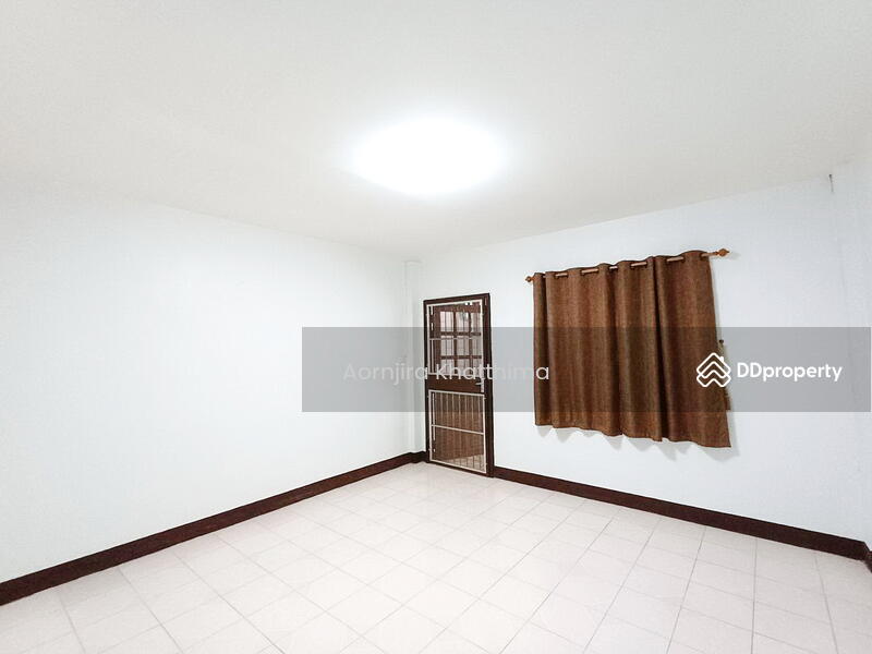 For Sale - 2-Storey Townhome for Sale, Prime Location in San Kamphaeng, Chiang Mai, Chiang Mai