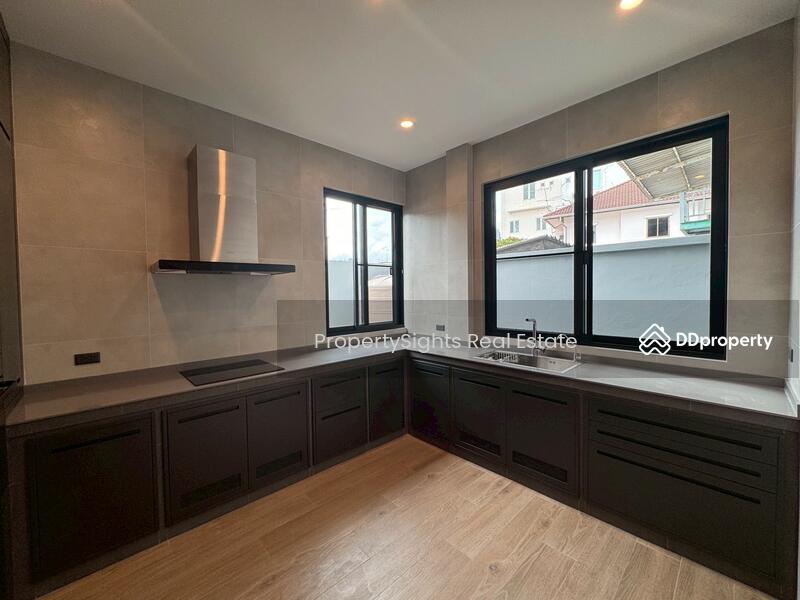 ให้เช่า - House BTS Onnut 4 bed / 4 bath, กรุงเทพ