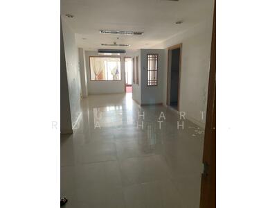 ขาย - ขาย สำนักงาน 67 ตารางเมตร อยู่ชั้นสูง วิวแม่น้ำ บนถนนสีลม ใกล้รถไฟฟ้า, กรุงเทพ