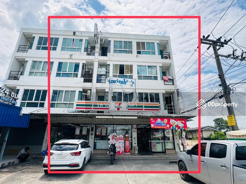 For Sale - Commercial building in Chatnarong Village, Villa 5, with rental fee of 7-11 and rental rooms, Pathum Thani