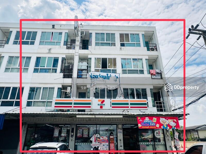 For Sale - Commercial building in Chatnarong Village, Villa 5, with rental fee of 7-11 and rental rooms, Pathum Thani