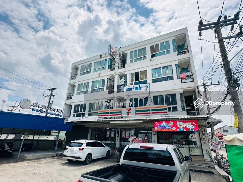 For Sale - Commercial building in Chatnarong Village, Villa 5, with rental fee of 7-11 and rental rooms, Pathum Thani