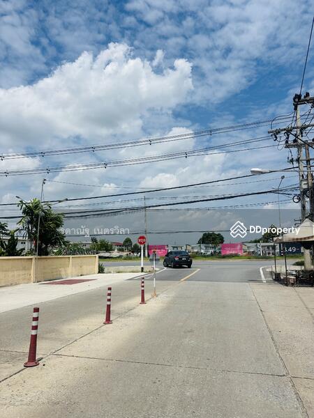 For Sale - Commercial building in Chatnarong Village, Villa 5, with rental fee of 7-11 and rental rooms, Pathum Thani