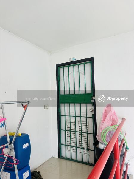 For Sale - Commercial building in Chatnarong Village, Villa 5, with rental fee of 7-11 and rental rooms, Pathum Thani