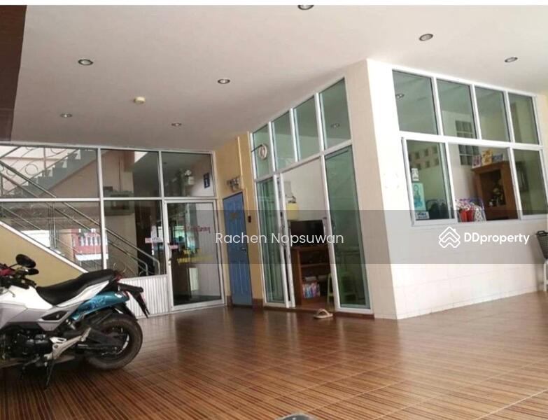 For Sale - Apartment for sale, 4-story building, Songkhla city location, 28 rooms, selling for 17 million baht., Songkhla