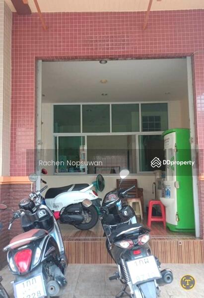 For Sale - Apartment for sale, 4-story building, Songkhla city location, 28 rooms, selling for 17 million baht., Songkhla