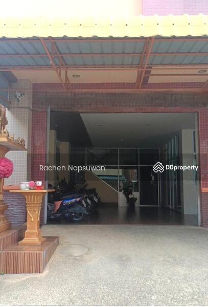 For Sale - Apartment for sale, 4-story building, Songkhla city location, 28 rooms, selling for 17 million baht., Songkhla