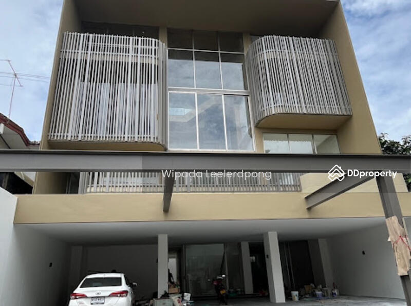 For Rent - Super Luxury House / Home Office in Ratchada 32, Bangkok