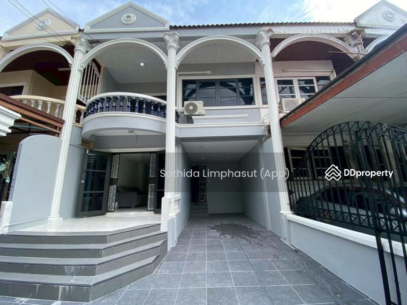 ให้เช่า - Townhouse in Na Kluea, ชลบุรี