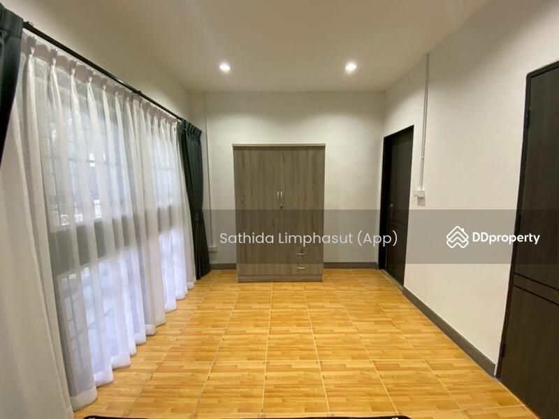ให้เช่า - Townhouse in Na Kluea, ชลบุรี