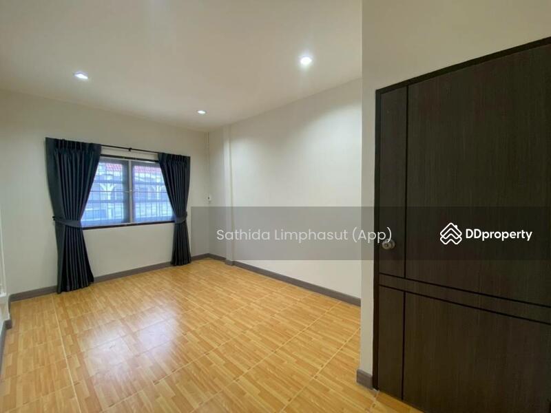 ให้เช่า - Townhouse in Na Kluea, ชลบุรี