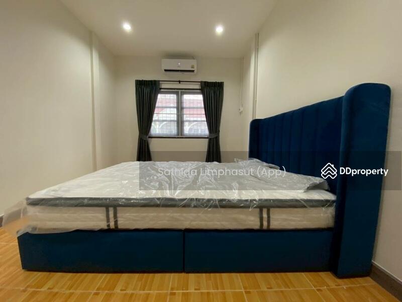 ให้เช่า - Townhouse in Na Kluea, ชลบุรี