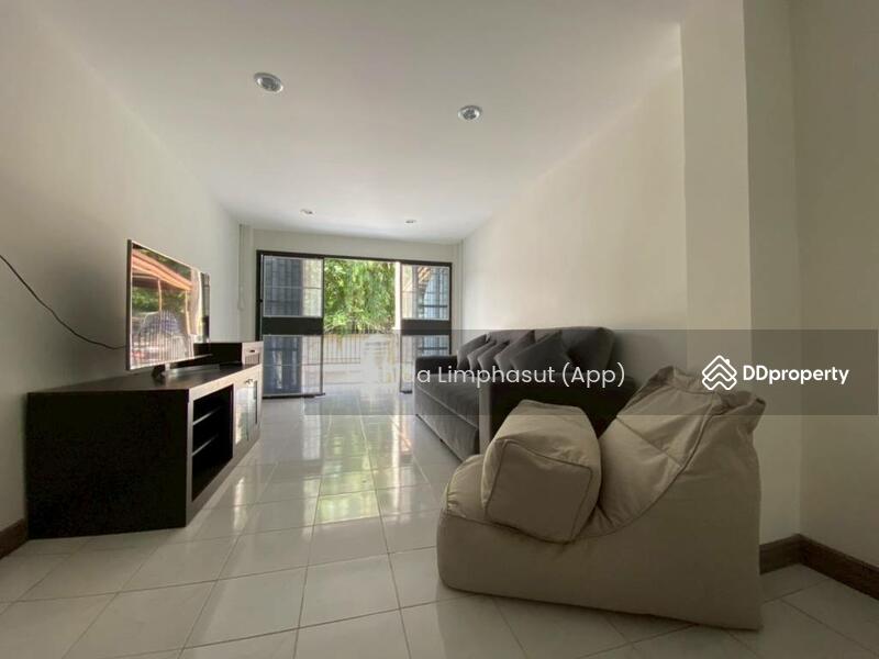 ให้เช่า - Townhouse in Na Kluea, ชลบุรี