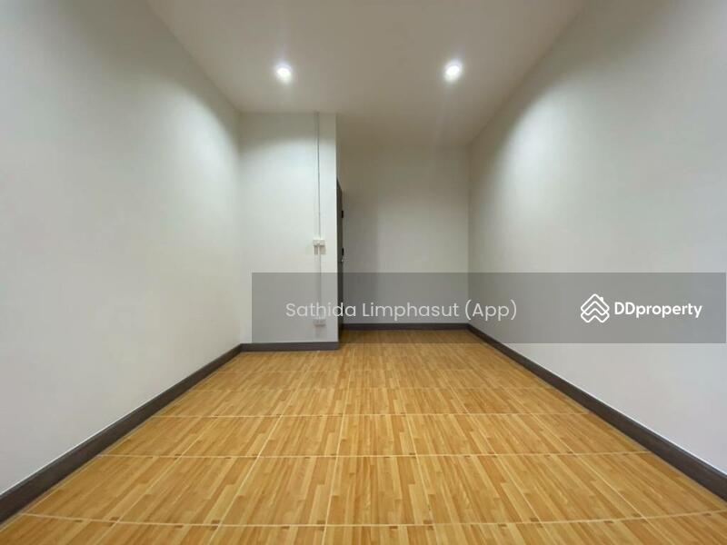 ให้เช่า - Townhouse in Na Kluea, ชลบุรี