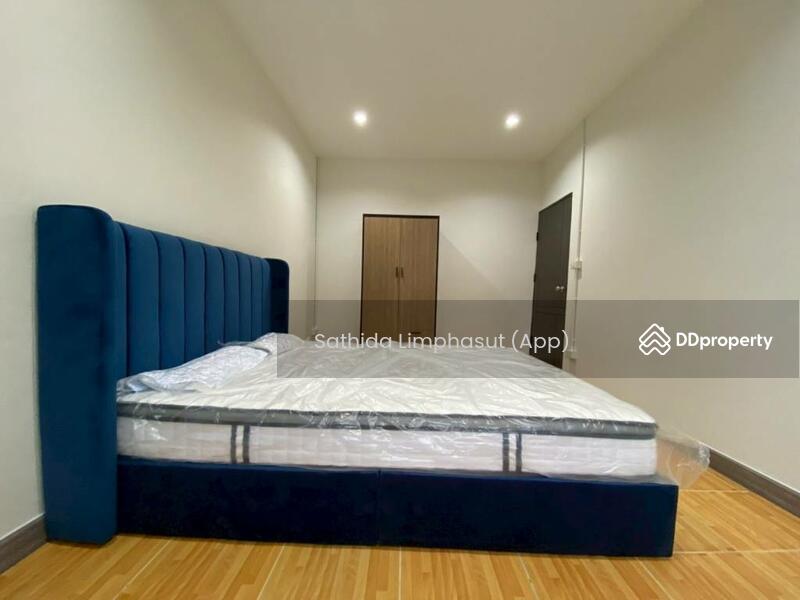 ให้เช่า - Townhouse in Na Kluea, ชลบุรี