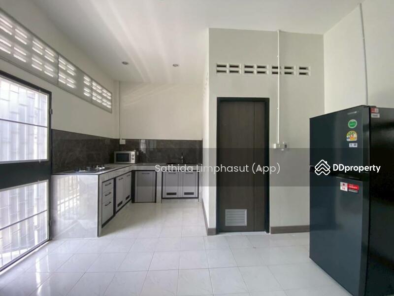 ให้เช่า - Townhouse in Na Kluea, ชลบุรี