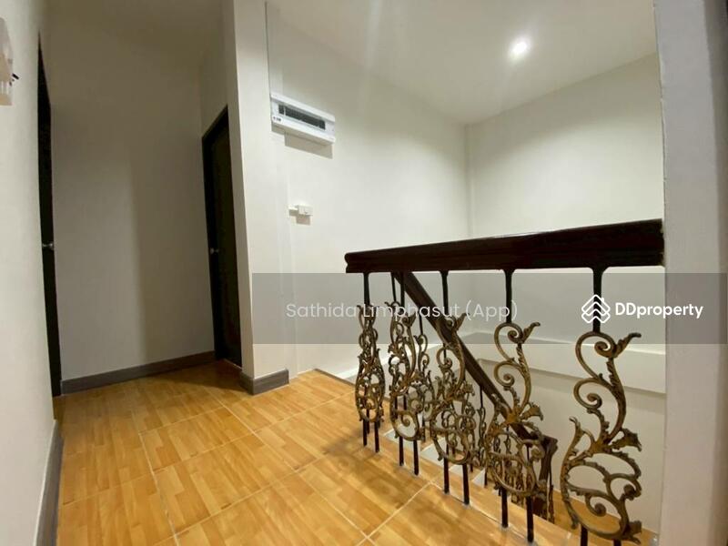 ให้เช่า - Townhouse in Na Kluea, ชลบุรี