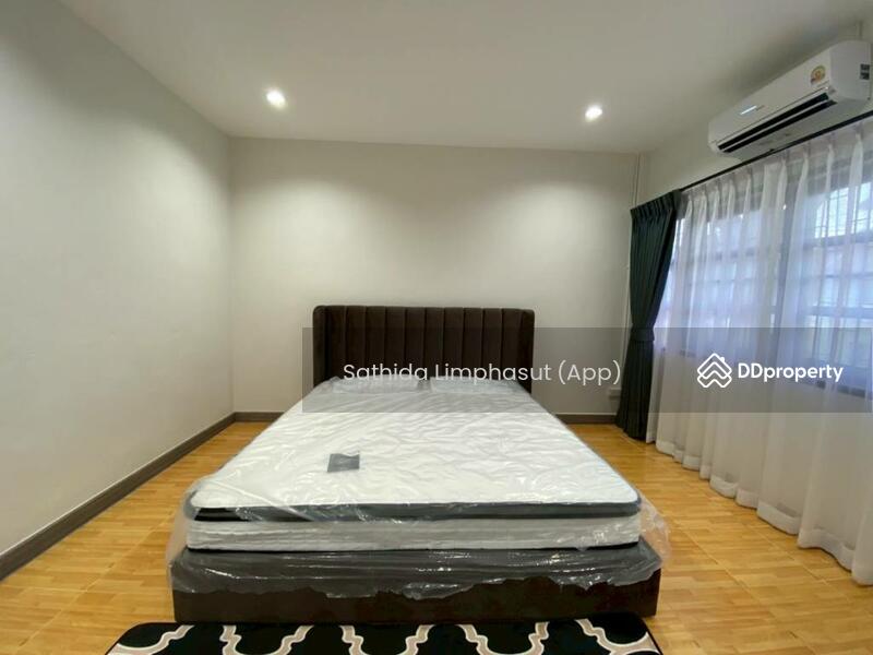 ให้เช่า - Townhouse in Na Kluea, ชลบุรี