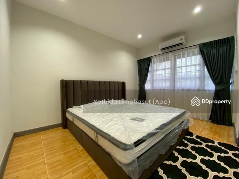 ให้เช่า - Townhouse in Na Kluea, ชลบุรี