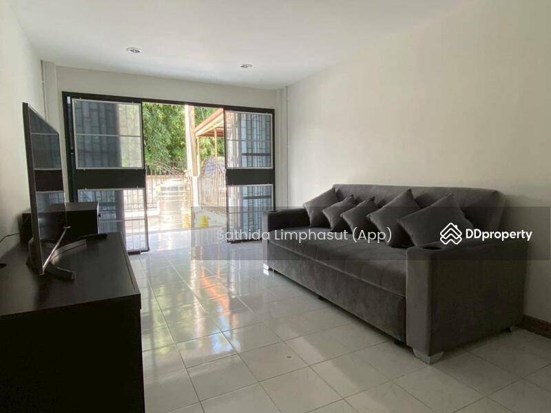 ให้เช่า - Townhouse in Na Kluea, ชลบุรี