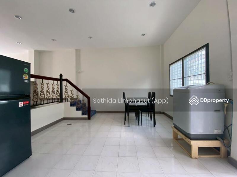 ให้เช่า - Townhouse in Na Kluea, ชลบุรี