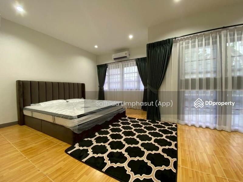 ให้เช่า - Townhouse in Na Kluea, ชลบุรี