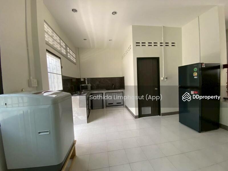 ให้เช่า - Townhouse in Na Kluea, ชลบุรี