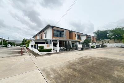 ขาย - Rest Village By Phairojkijja : เรสท์ วิลเลจ บาย ไพโรจน์กิจจา, สมุทรปราการ