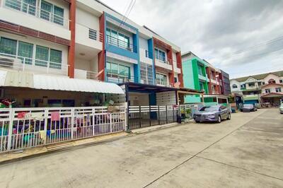 ขาย - ขายทาวน์เฮาส์ 3ชั้น 19ตร.วา. วิภาวดีรังสิต 33 ดอนเมือง พร้อมอยู่, กรุงเทพ