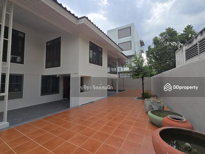 ให้เช่า - บ้านเดี่ยว 2 ชั้นสไตล์เก่าปรับปรุงใหม่ พื้นที่195 ตรม. 3 นอน 2 น้ำ สุขุมวิท 71 ใกล้ makro st andrew, กรุงเทพ